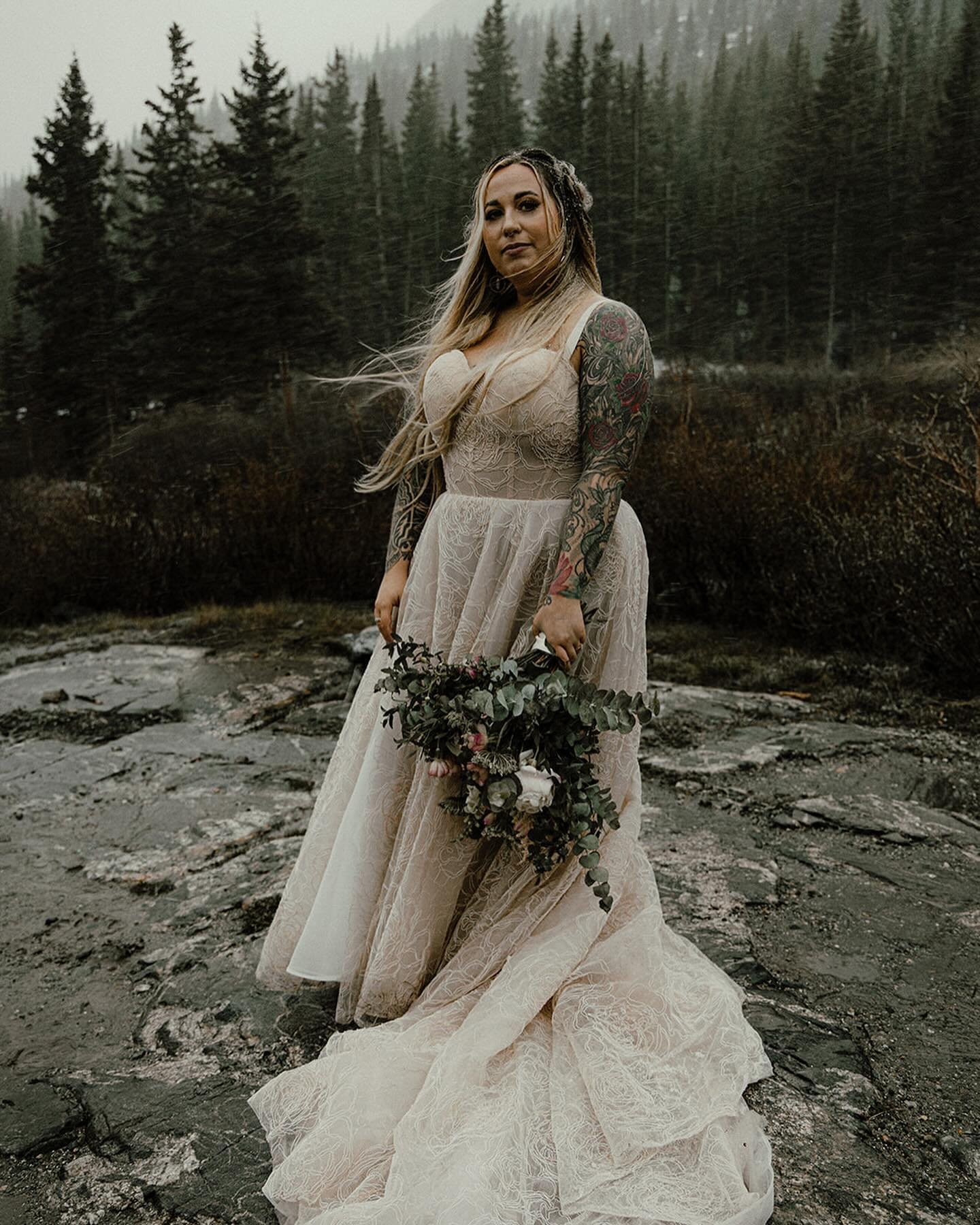 Elopement bridal shots in a high alpine snowstorm is the most the badass. ❄️ 🏔️ 👰&zwj;♀️ 🌲