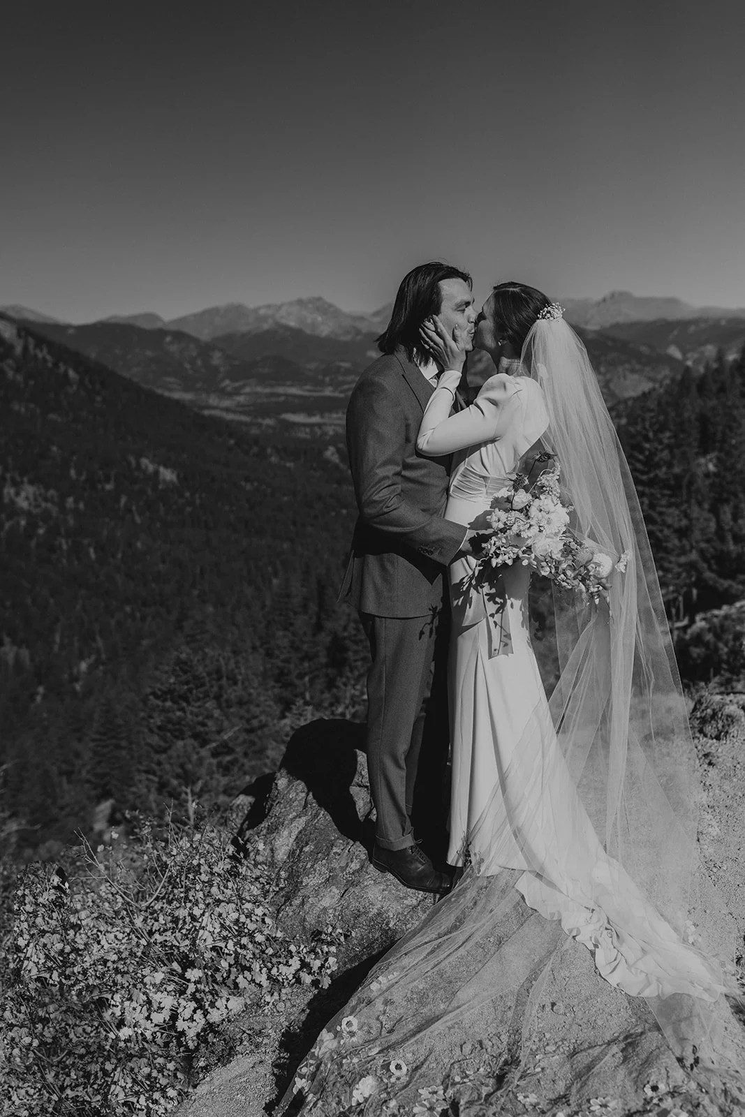 leacy-dylan-dao-house-estes-park-elopement-332.jpg
