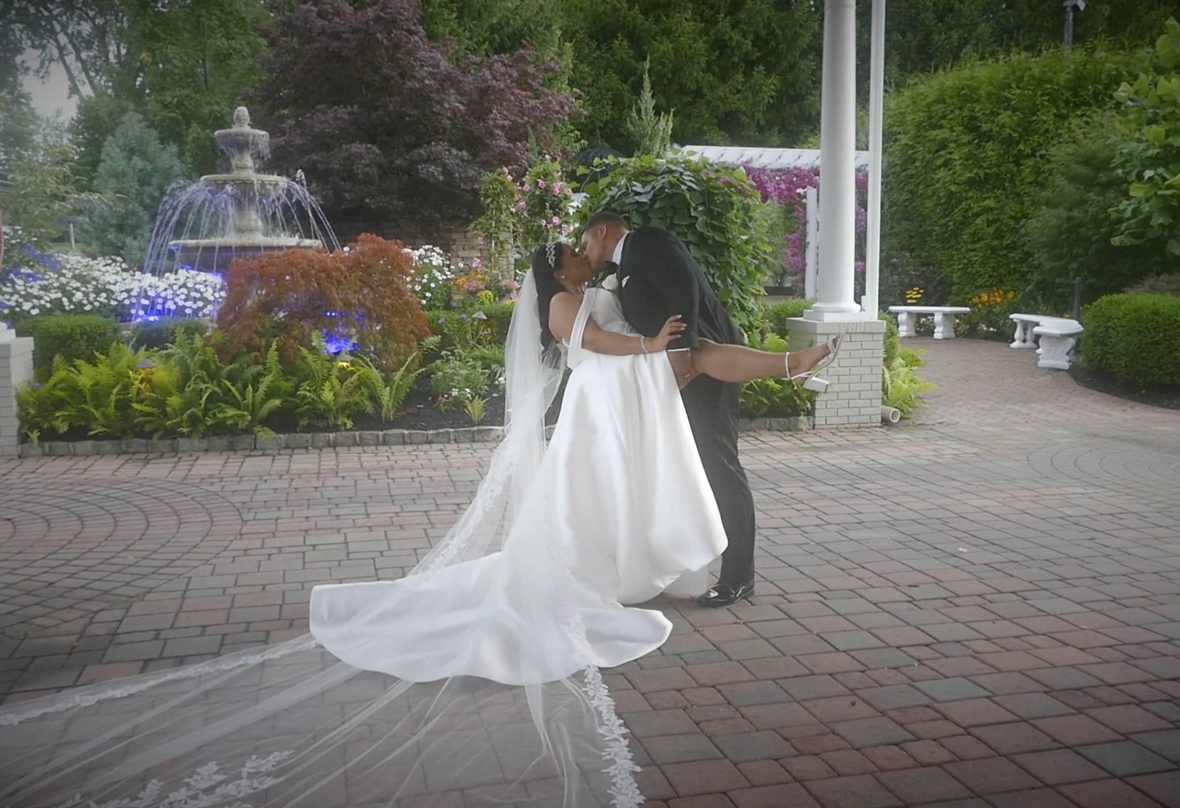 Emily & Max - Highlights at the Primavera Regency