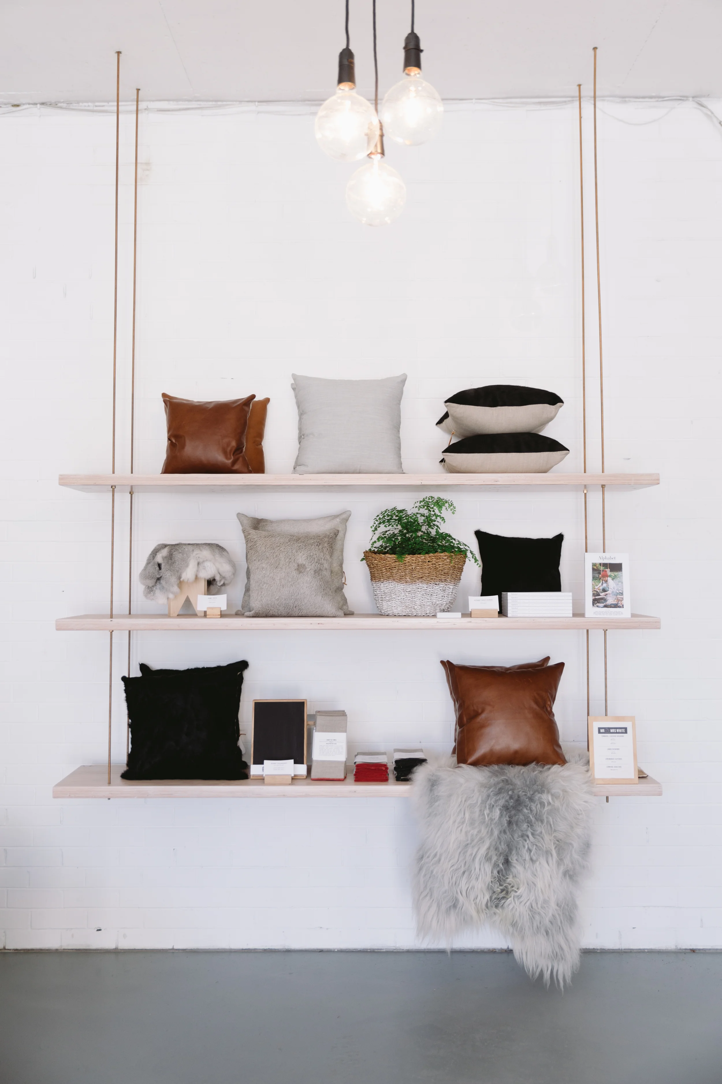 Mr & Mrs White Product