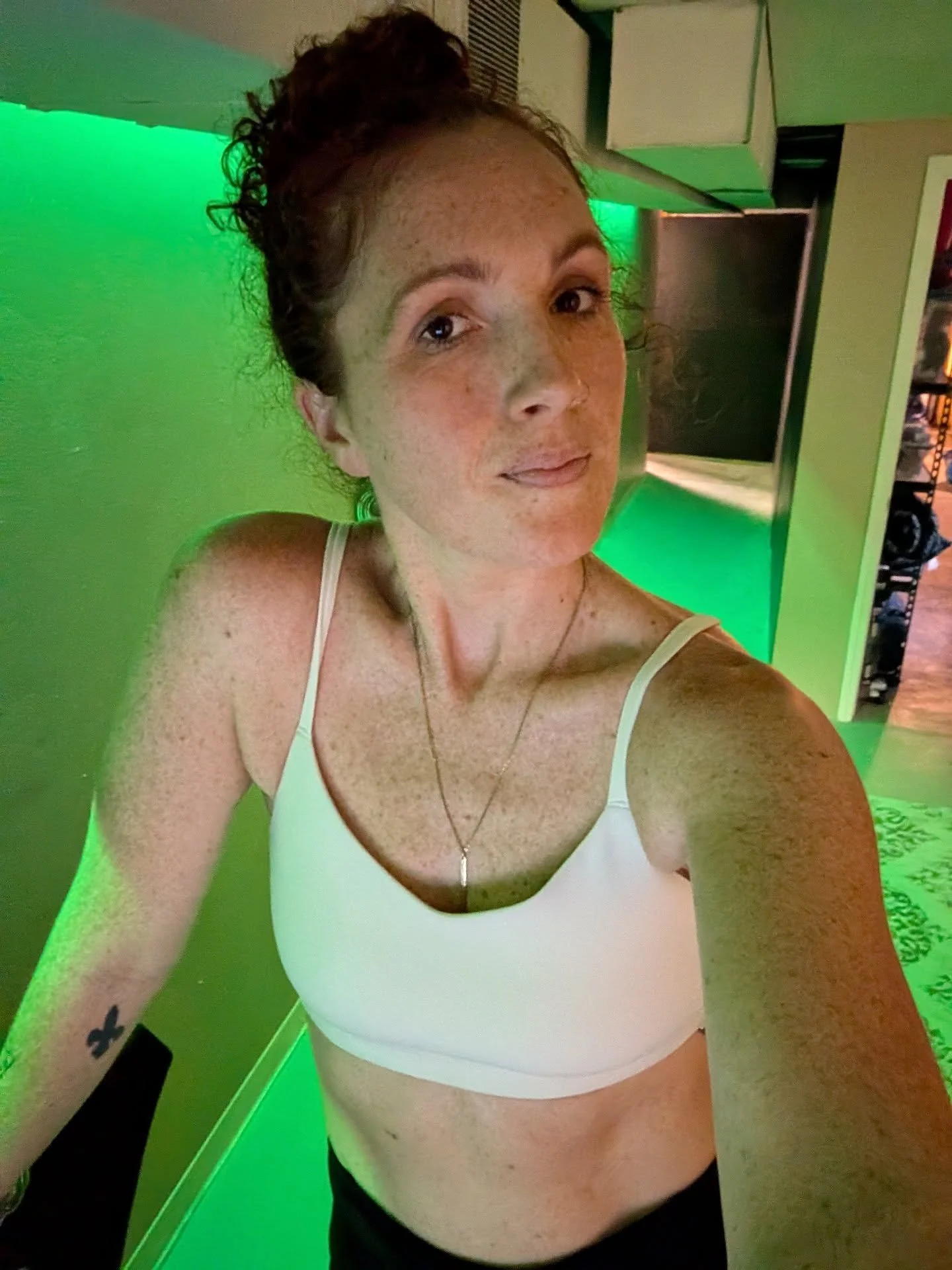 I'm part of a 4-week workout program with my besties as I prepare for all the walking I'll be doing in Europe this month 🙌🏻

But I have not been feeling it. Could be hormones, full moon energy, or all the dang yardwork I've been doing but I wanted 