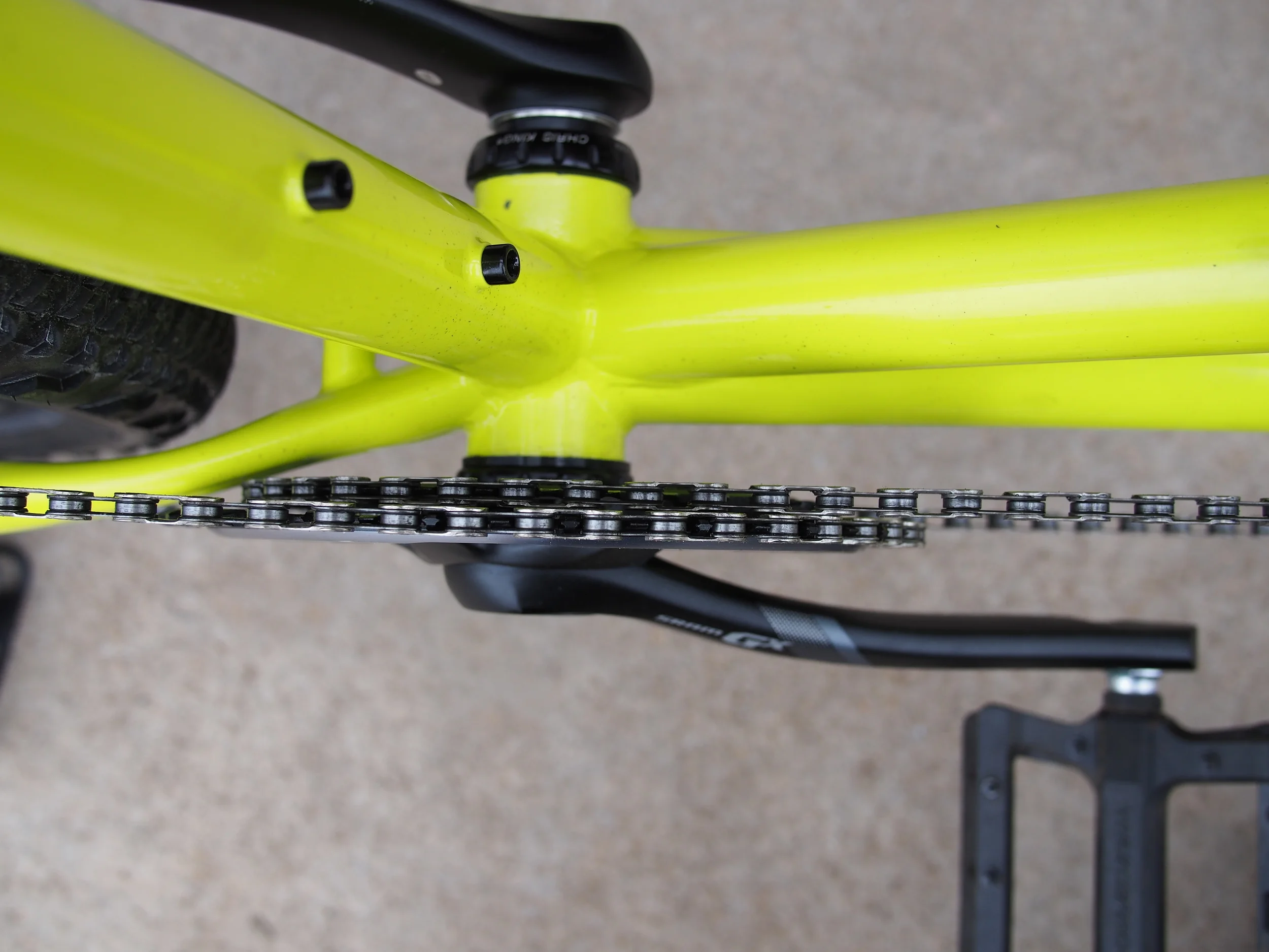 Chainrings are oh so close, but they do not touch no matter what gear you're in.