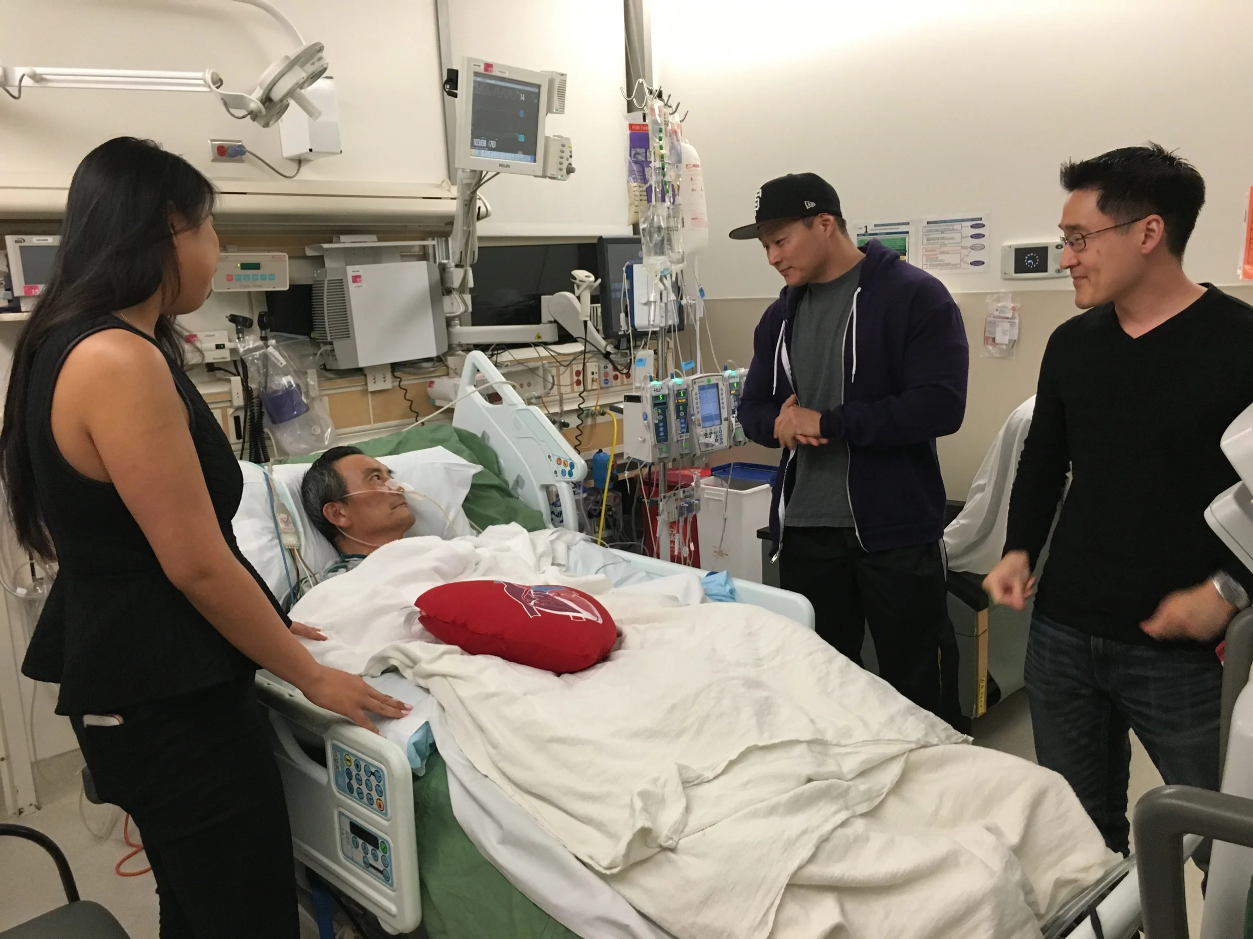  My sister and cousins visit in the ICU.&nbsp;My dad does not remember much of his time in the ICU but this is normal and probably a good thing. 