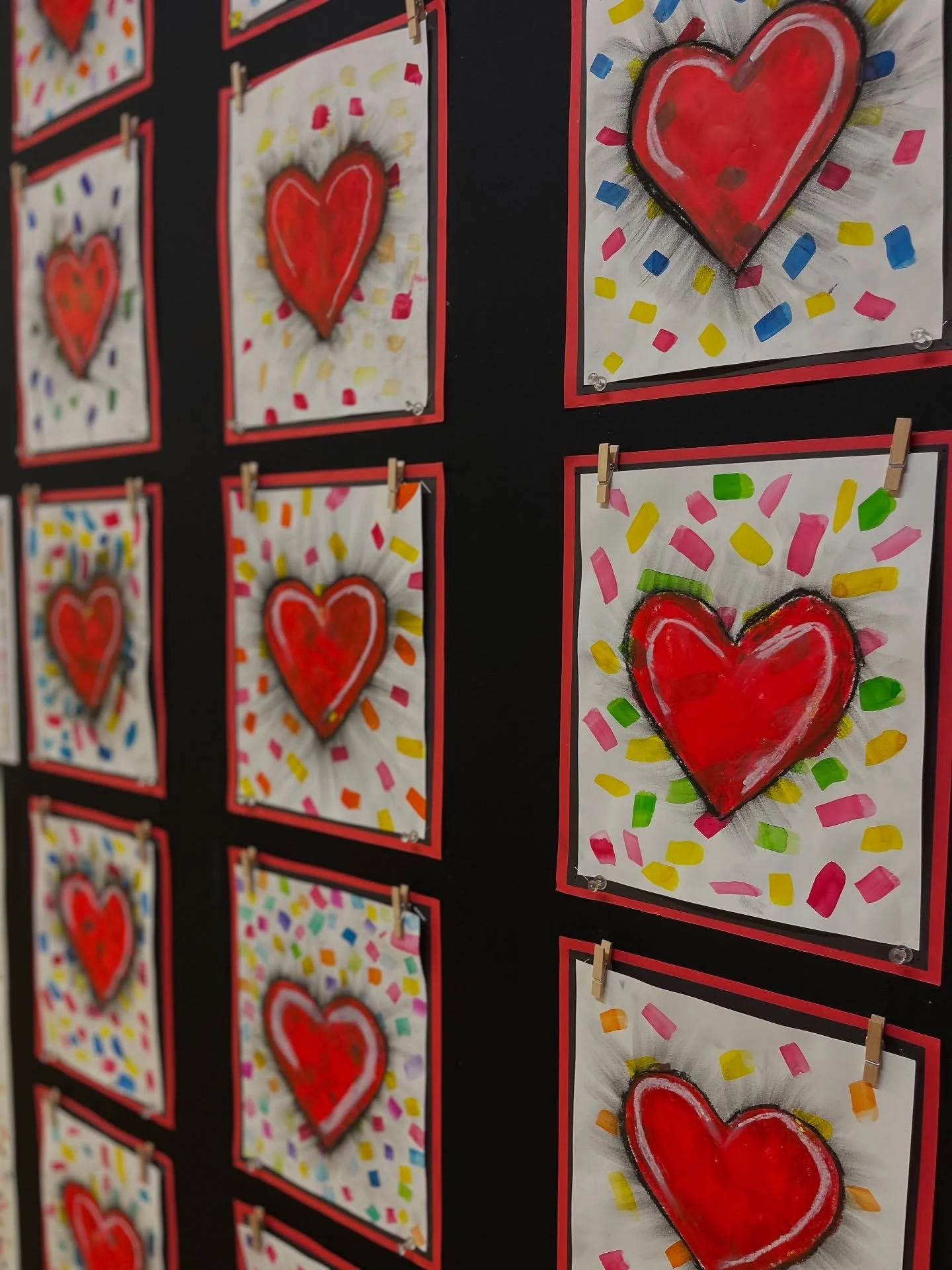 &hearts;️ First project I do with third graders are these Jim Dine-inspired Hearts. Instructions below!

🥰 We spread love and kindness through symbolism and review basic color theory which is applied through the confetti background (primary, seconda