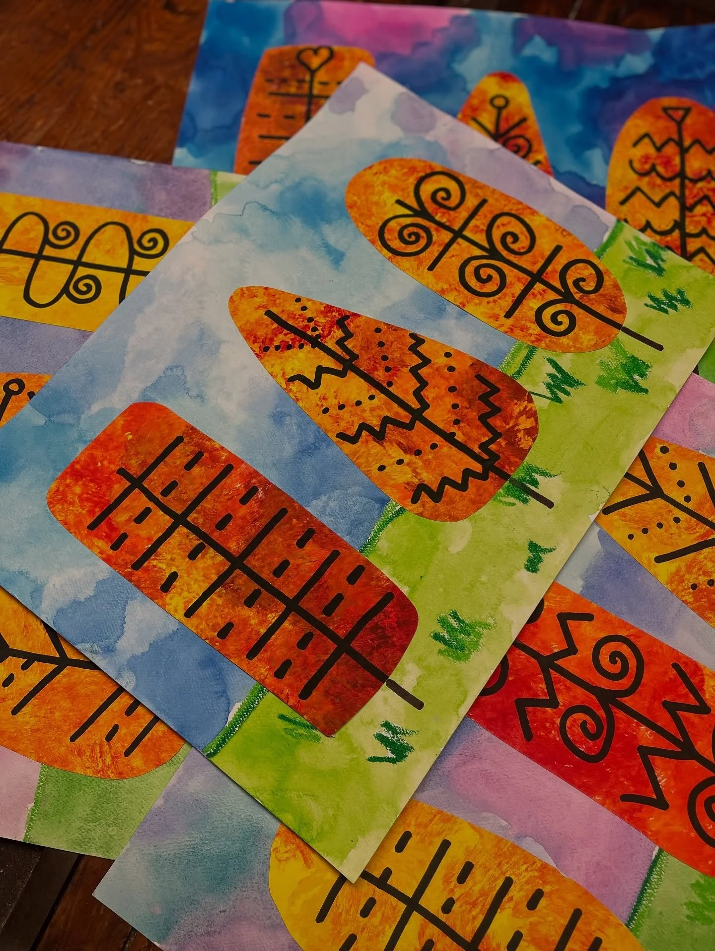 🍂 Kindergarten Fall Trees! Couldn&rsquo;t find any student examples in my phone so you get mine instead. 

🖍️ Lots of steps for this project, but I can&rsquo;t help myself. Read on for full lesson details and comment &ldquo;tree template&rdquo; for