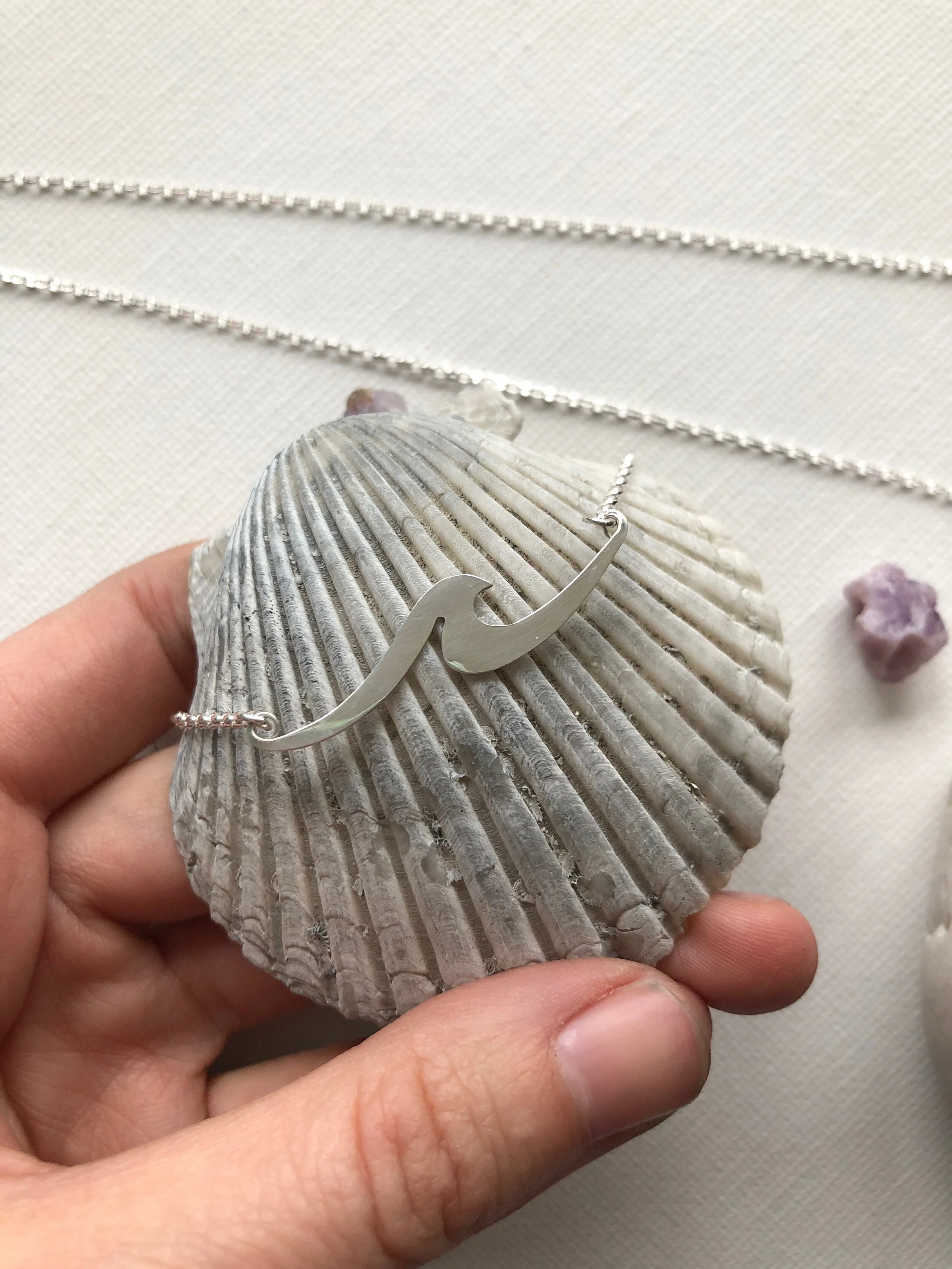 wavenecklacew.shell.jpg