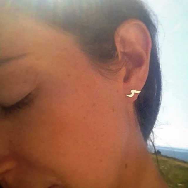 wave earrings model.jpg