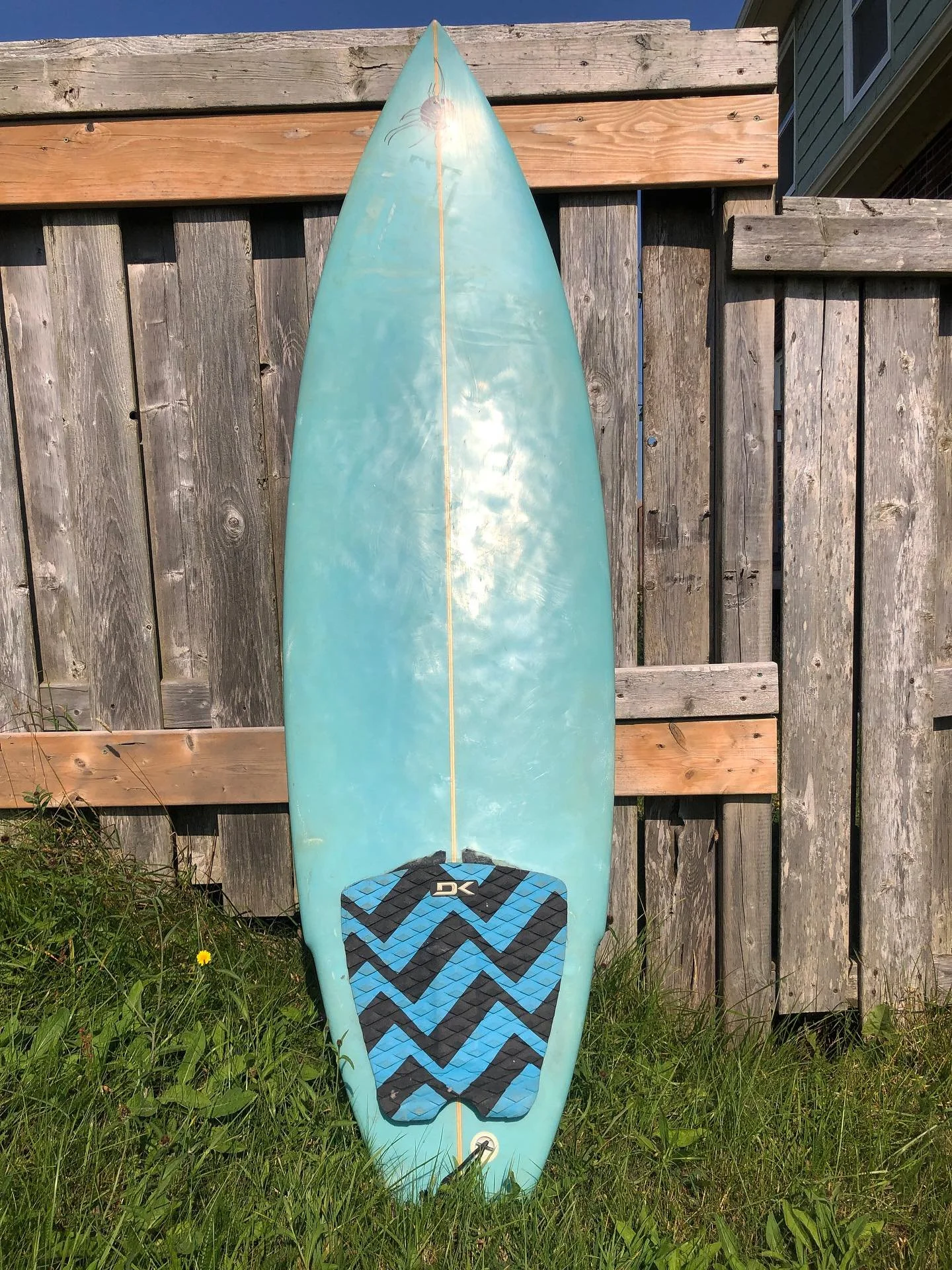 Selling this pretty blue 5'10 shortboard, has a fishy vibe with a wider width and swallow tail. Good for someone transitioning to something shorter for some steeper take offs. Heavier glassing makes it a little more forgiving too. 

This board is rea