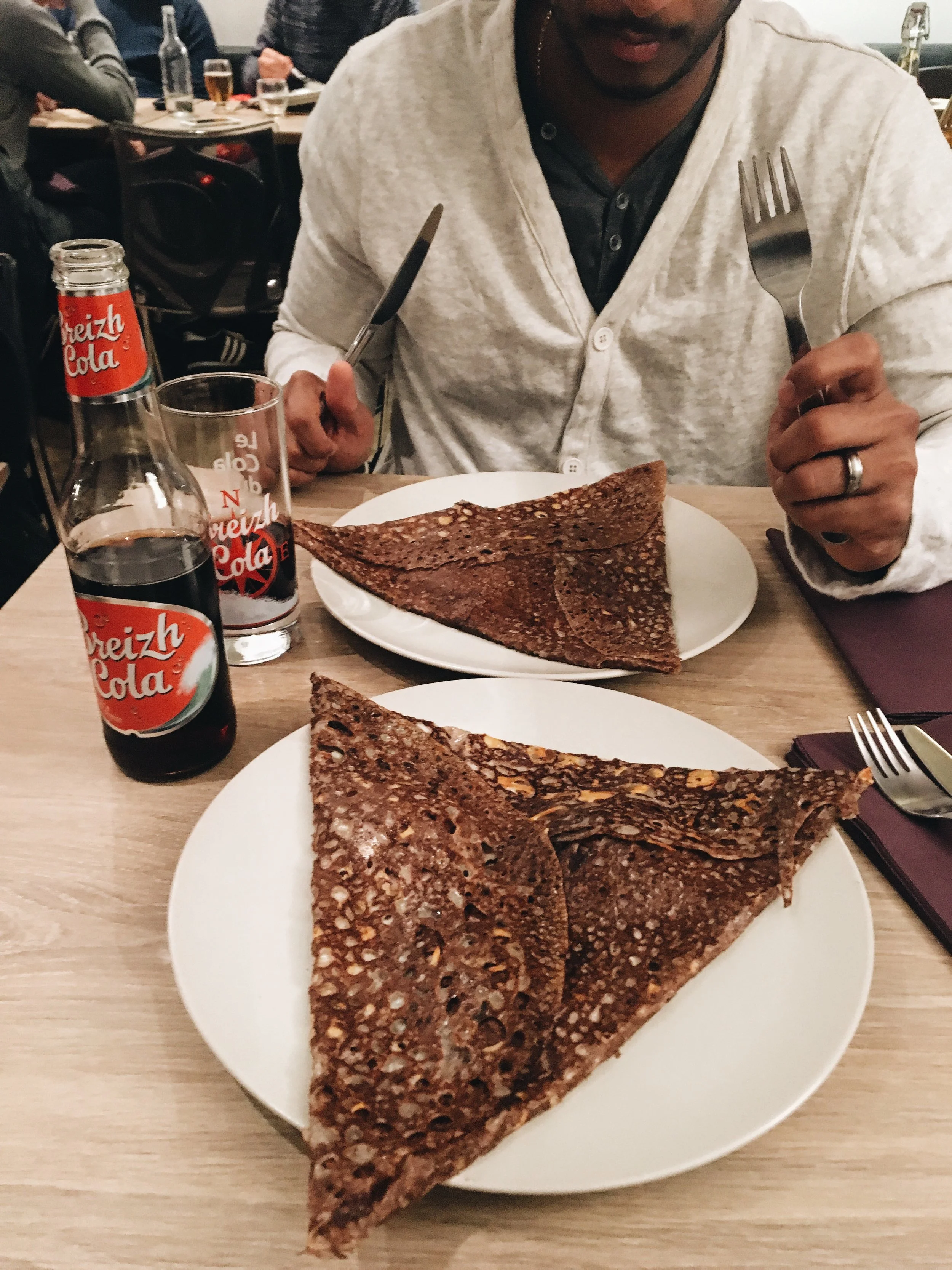 One of our favorite meals on the Côte d'Azur was comprised of mega wheat crepes and Breizh Cola at Cafe Breton , a lovely little restaurant a stone's throw from our apartment. Let me tell you: Délicieux ! ( Breizh Cola is a French Cola bottled in no other than Brittany, France. *smugly brushes shoulder*)