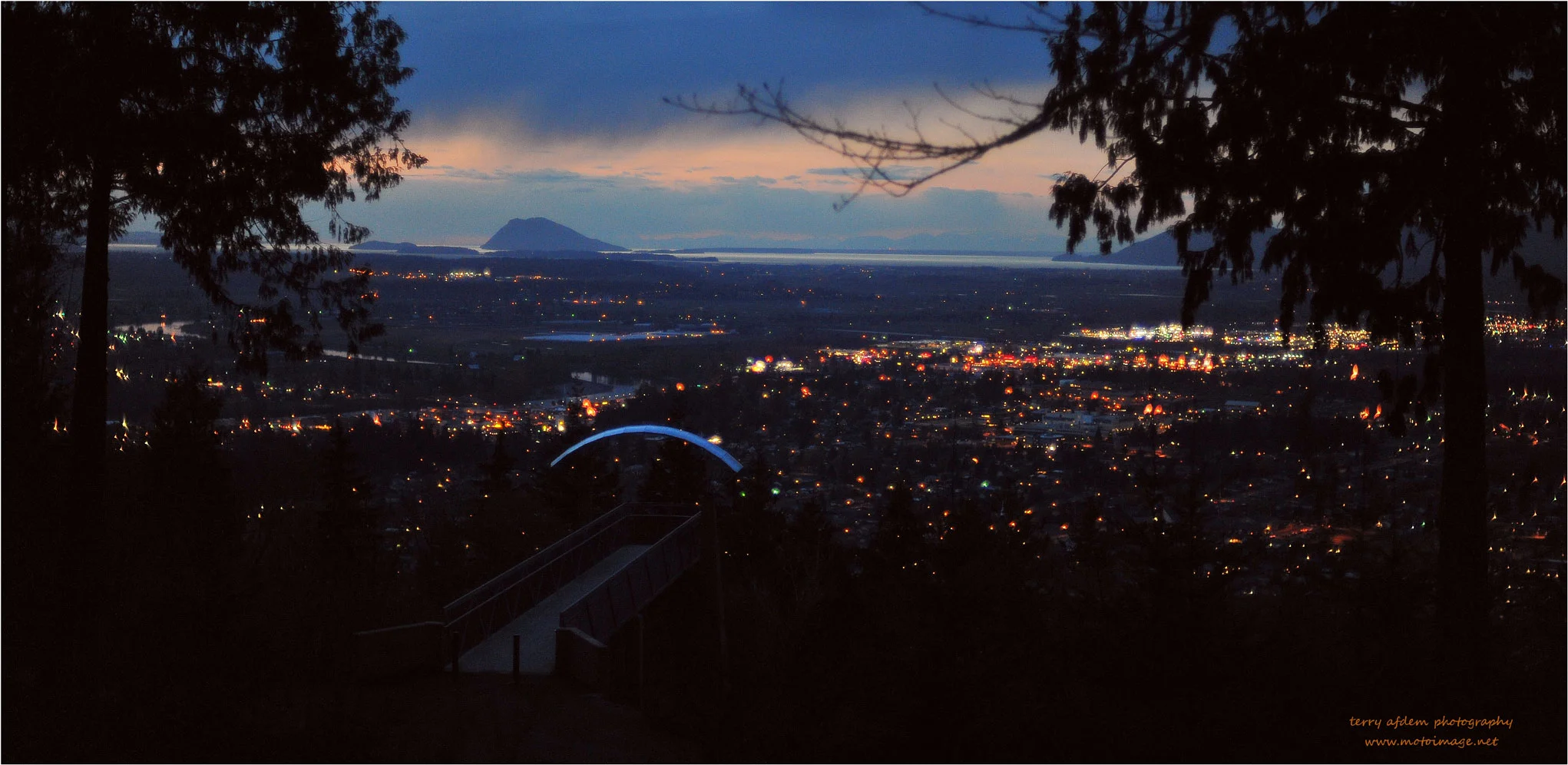 Twilight view of Mount Vernon from the North Viewpoint - Photo © Terry Afdem