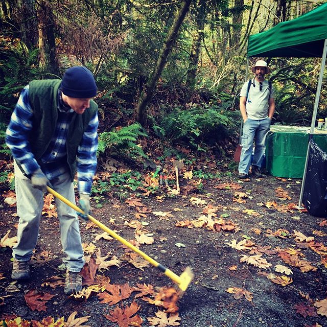 #safetymeeting #trailbuilding CPI sponsored work party happening today! Set up at the bottom of Pitch&amp;Roll.