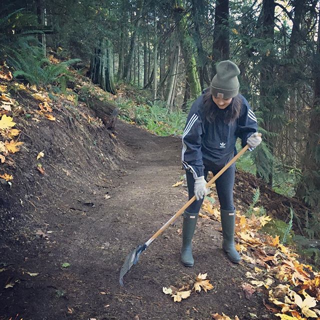 Big thanks @cpi_plumbing for the sponsorship today. Our trail systems are running smoother for it! #gratitude #rakeandride #sortof #trailbuilding #workparty. See you again at our next trail day Saturday nov 23rd. Thanks to all our volunteers!