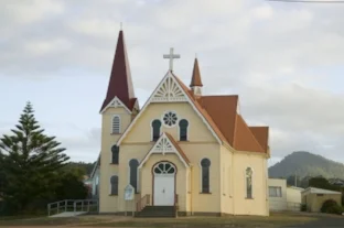 2008 Penguin Church, Penguin, Rick Eaves & CCA (peng308crs_0.jpg