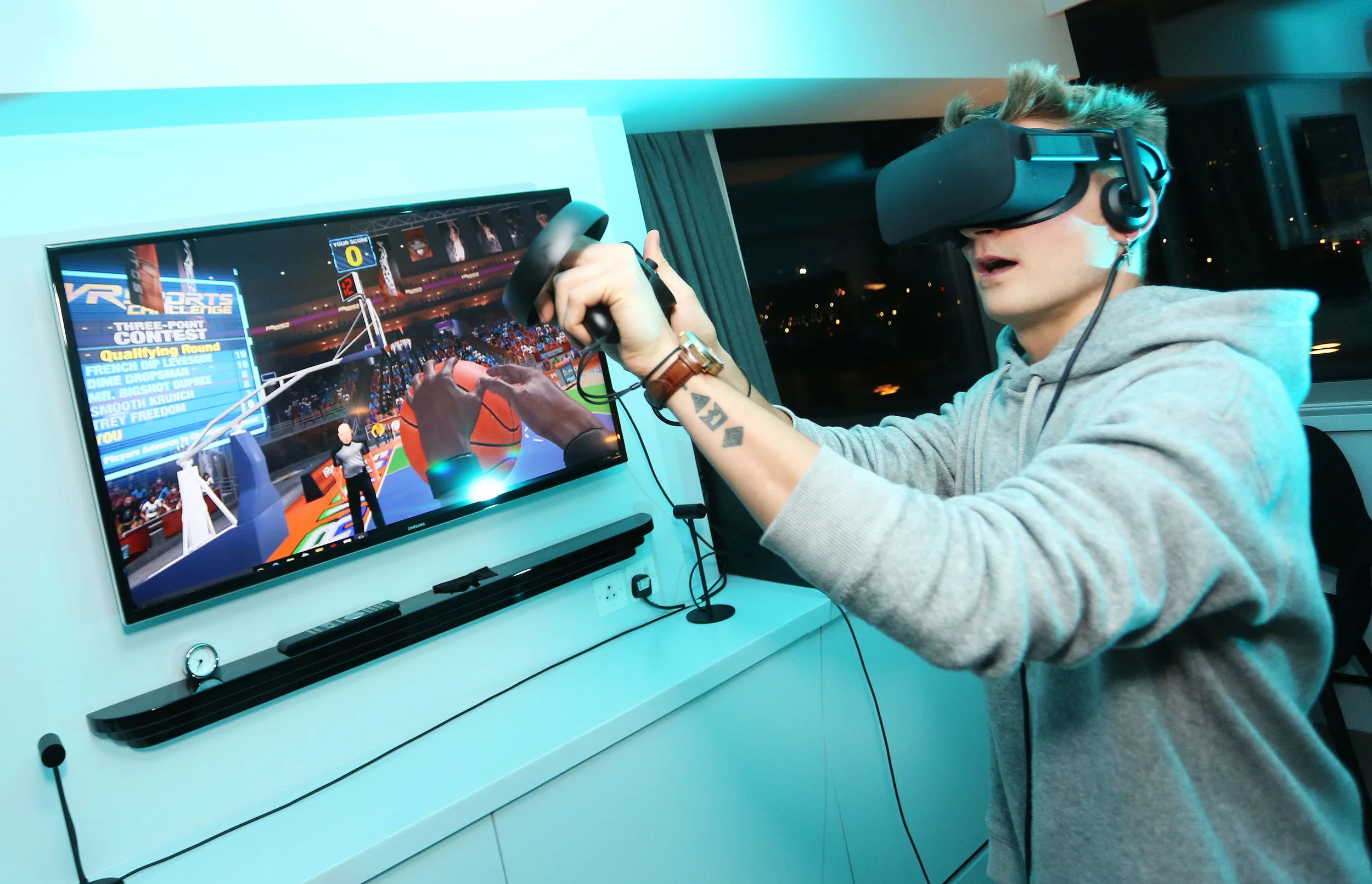 Oliver Proudlock gives Oculus Rift a go.JPG