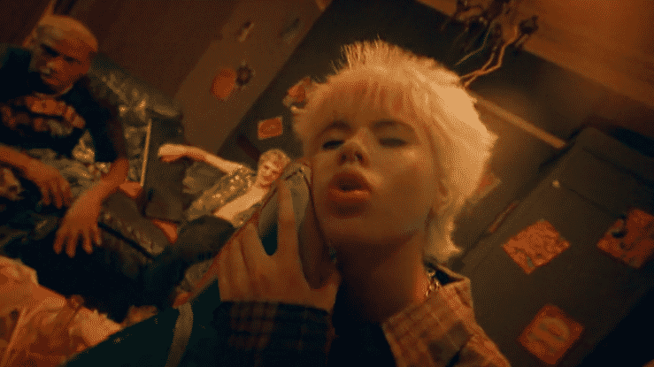 BABY QUEEN - WANNABE-high.gif