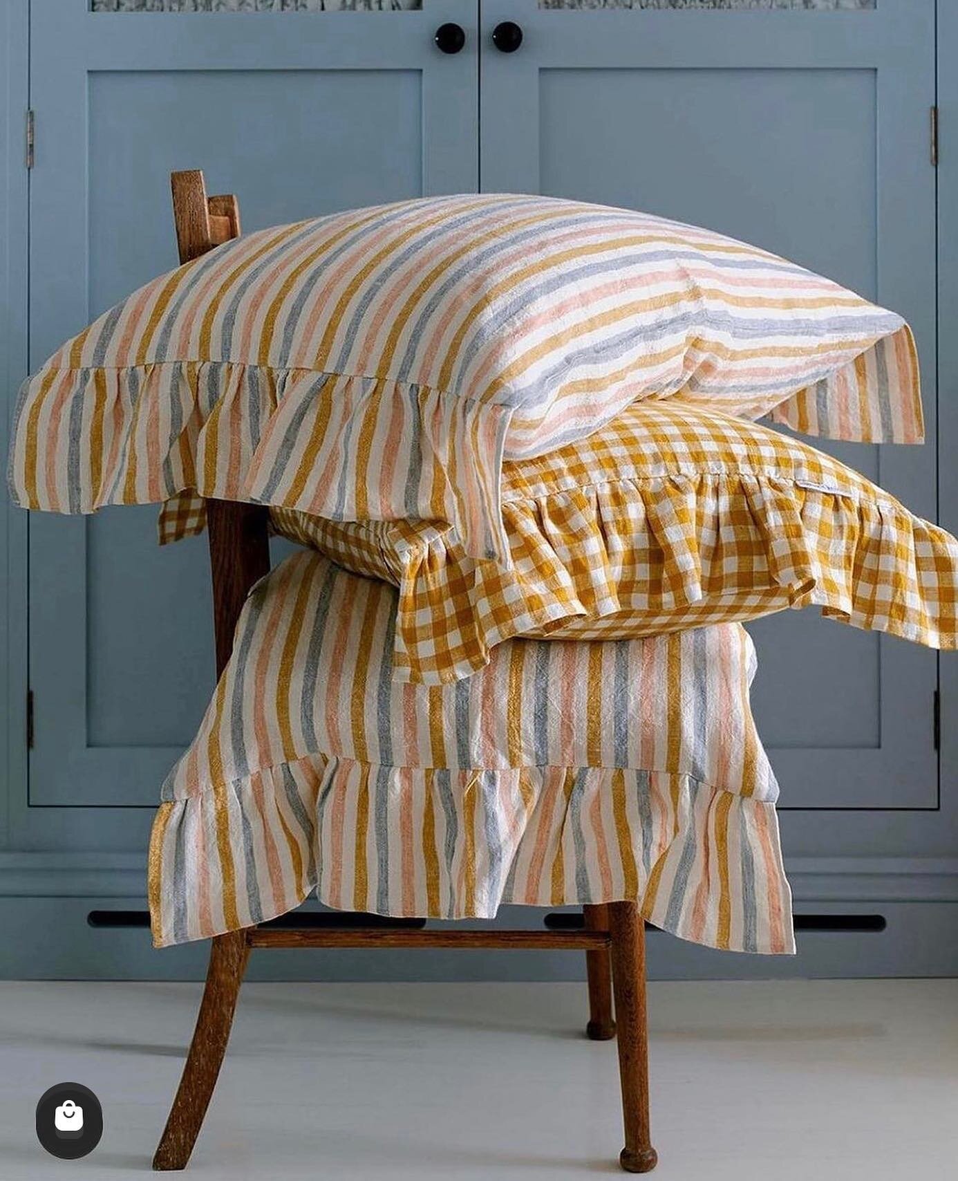 Dream of sunny days all year long on our beautiful sweet wrapper pillowcases. Handmade in Cornwall in x 5 gorgeous laundered linens. Featured here in Seaside Stripe and Penzance. 
Photo @anyarice @ottistyling 

#cushions #pillows #pillowcases #beddin