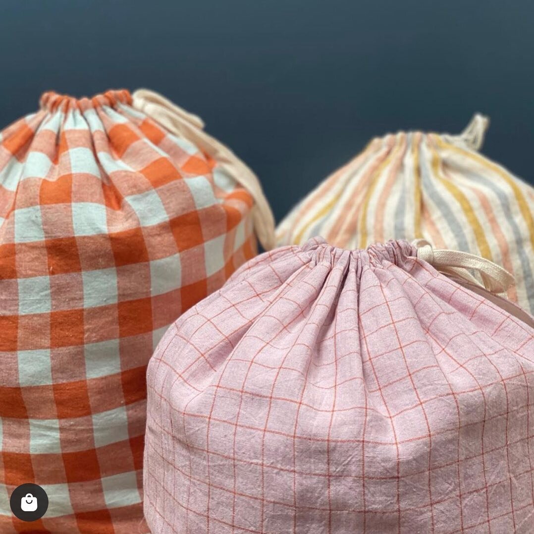 Gorgeous bags for all your stuff ! They make great present sacks too. Available in x7 beautiful prints. 
Handmade in Cornwall from European Laundered linen. 

#autumn #bags #storage #laundrybag #storagebag #bedlinen #duvet #duvetcover #pillows #cushi