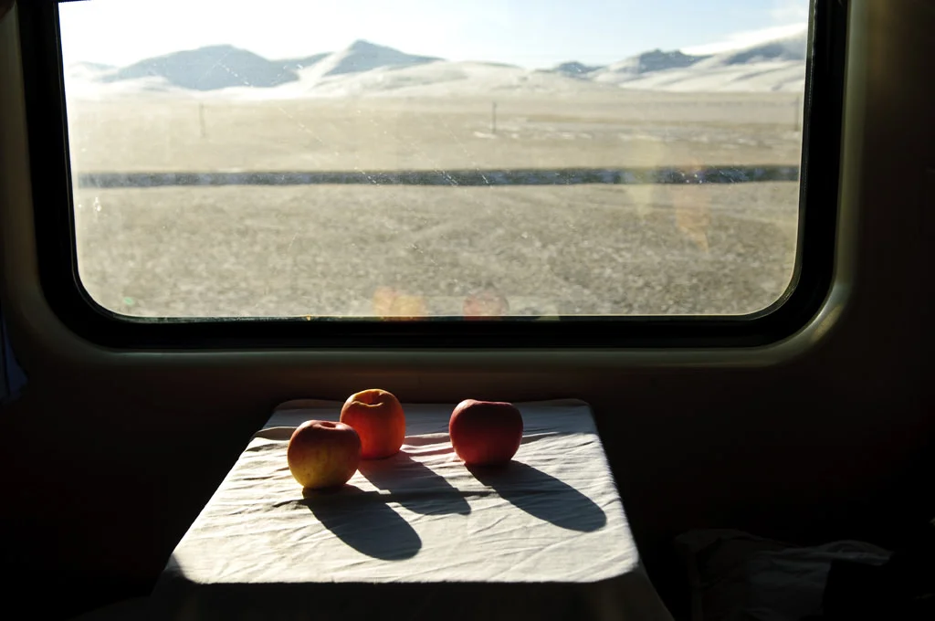 (215) 3 apples by the train window, tibet, china.jpg