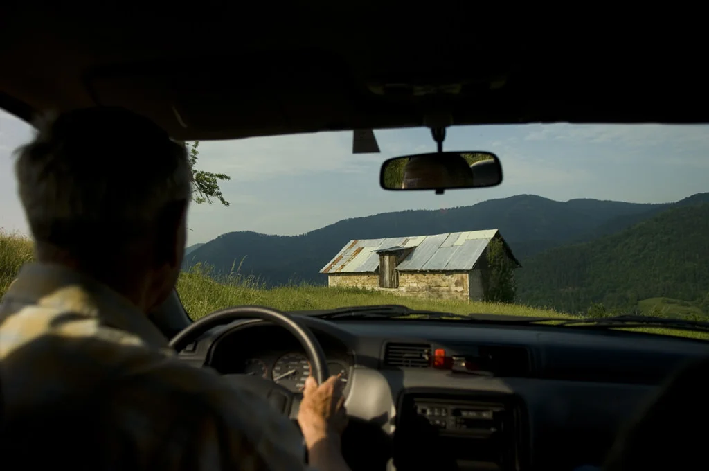 (158) erwin in a car with a house, srebrenica.jpg