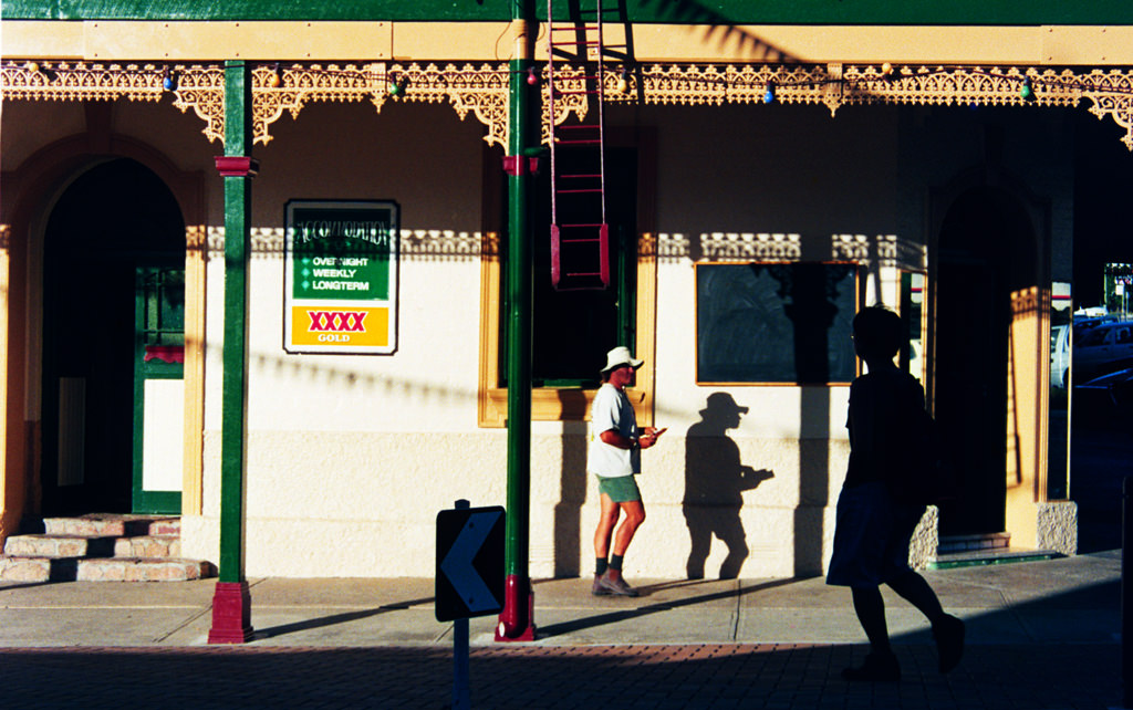 (ts484) a pub in stanthorpe, queensland, australia.jpg