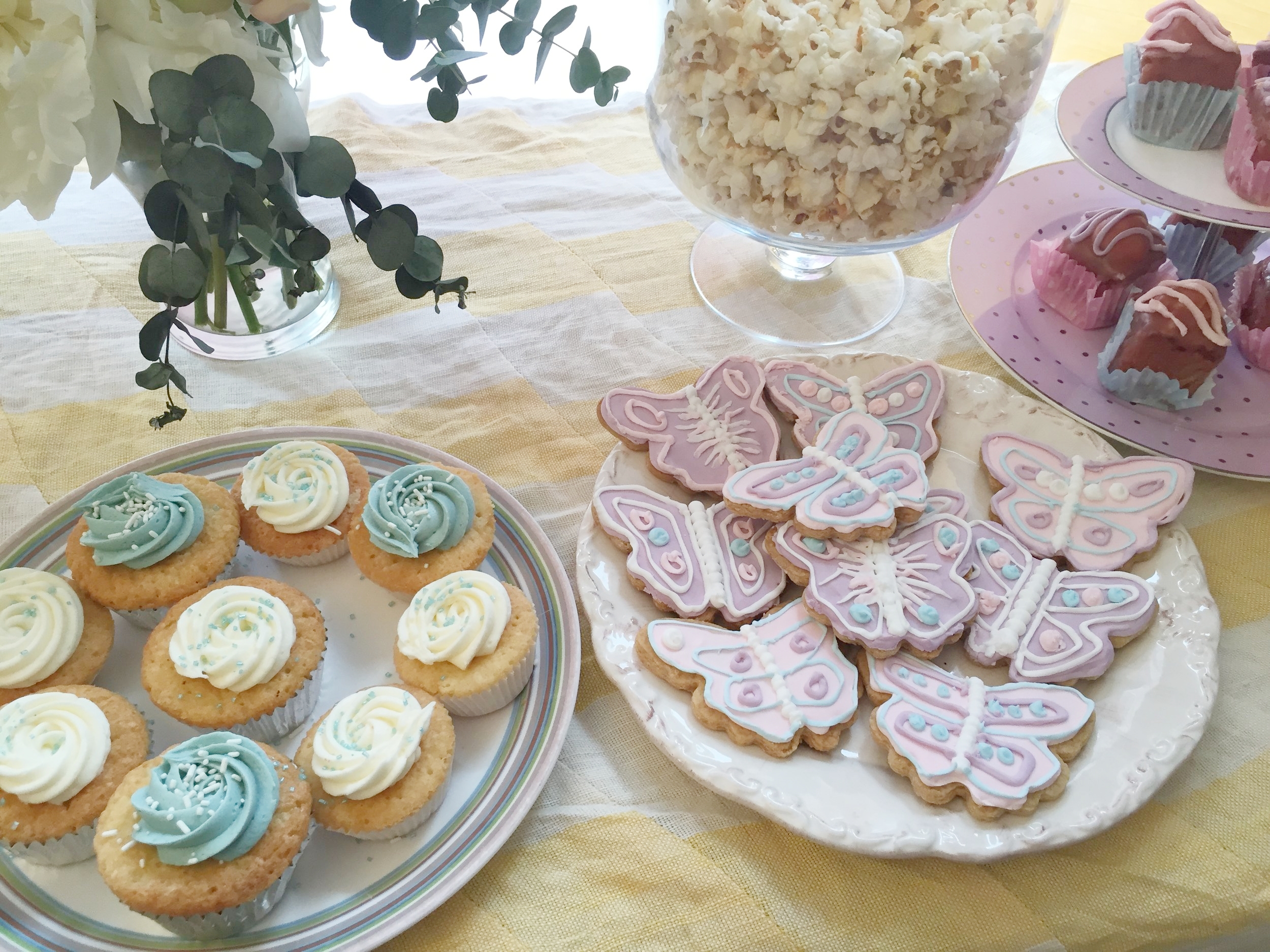 Fairy cake table butterfly biscuits.JPG