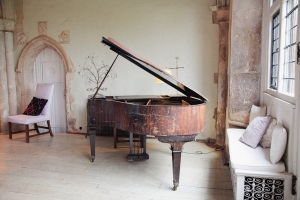 great-hall-piano.jpg-nggid0285-ngg0dyn-300x200x100-00f0w010c011r110f110r010t010.jpg