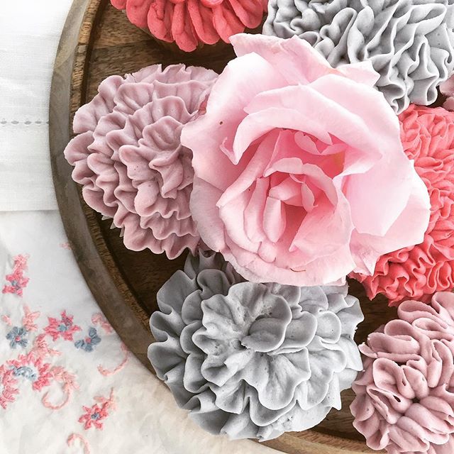 🌸🌸🌸Ruffle cakes 🌸🌸🌸
Come and learn to pipe pretty cupcakes like this with me🌺🎀💃🏻✨💐🌷💗 💜👇🏼👇🏼👇🏼
www.cookiegirl.co.uk 💕🍰
.
.
.
.
.
.
.
.
.
.
.
.
.
.
.
.
#cupcakes #classes #london #cookiegirl #teambuilding #events #corporate #corpor