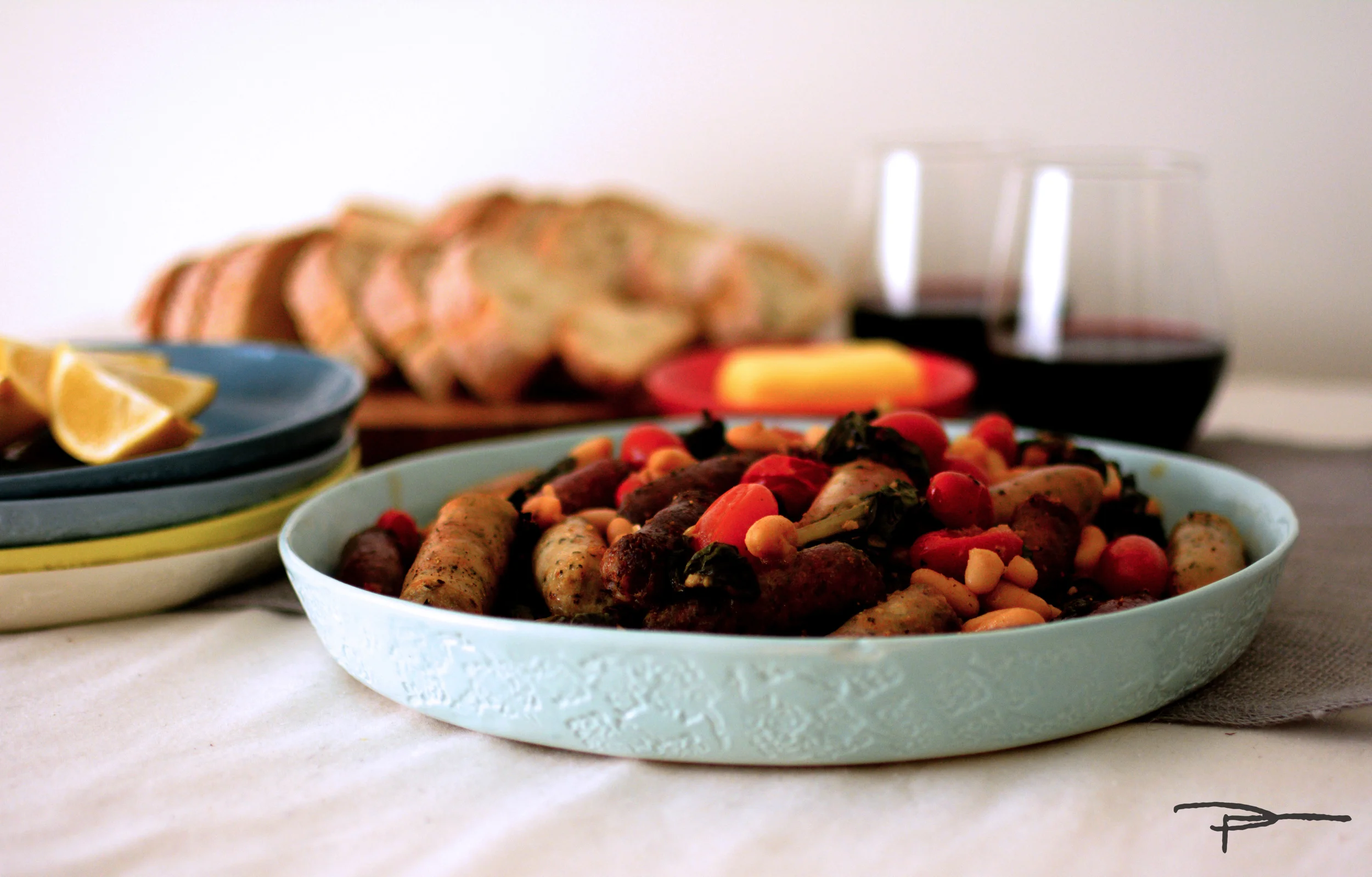 Oven baked sausages with beans and beets baked in a Plattertastic