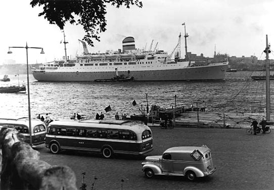 De ss Maasdam in de haven van Rotterdam. Foto Maritiem Museum