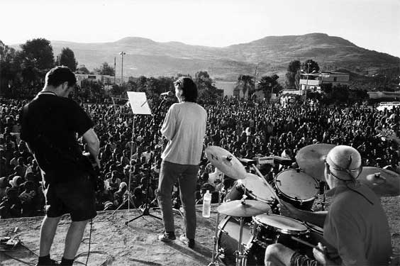 Met The Ex in Gönder, Ethiopië, 2002. Foto Stijn Bennink