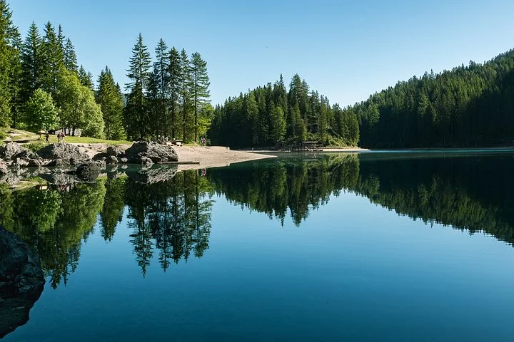 lake-2401404__480.jpg