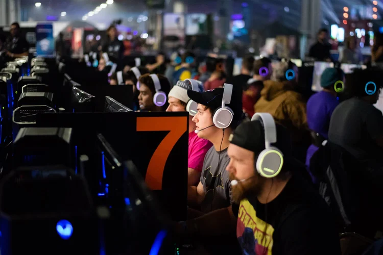 Hi-Rez Expo staging built by StriKing