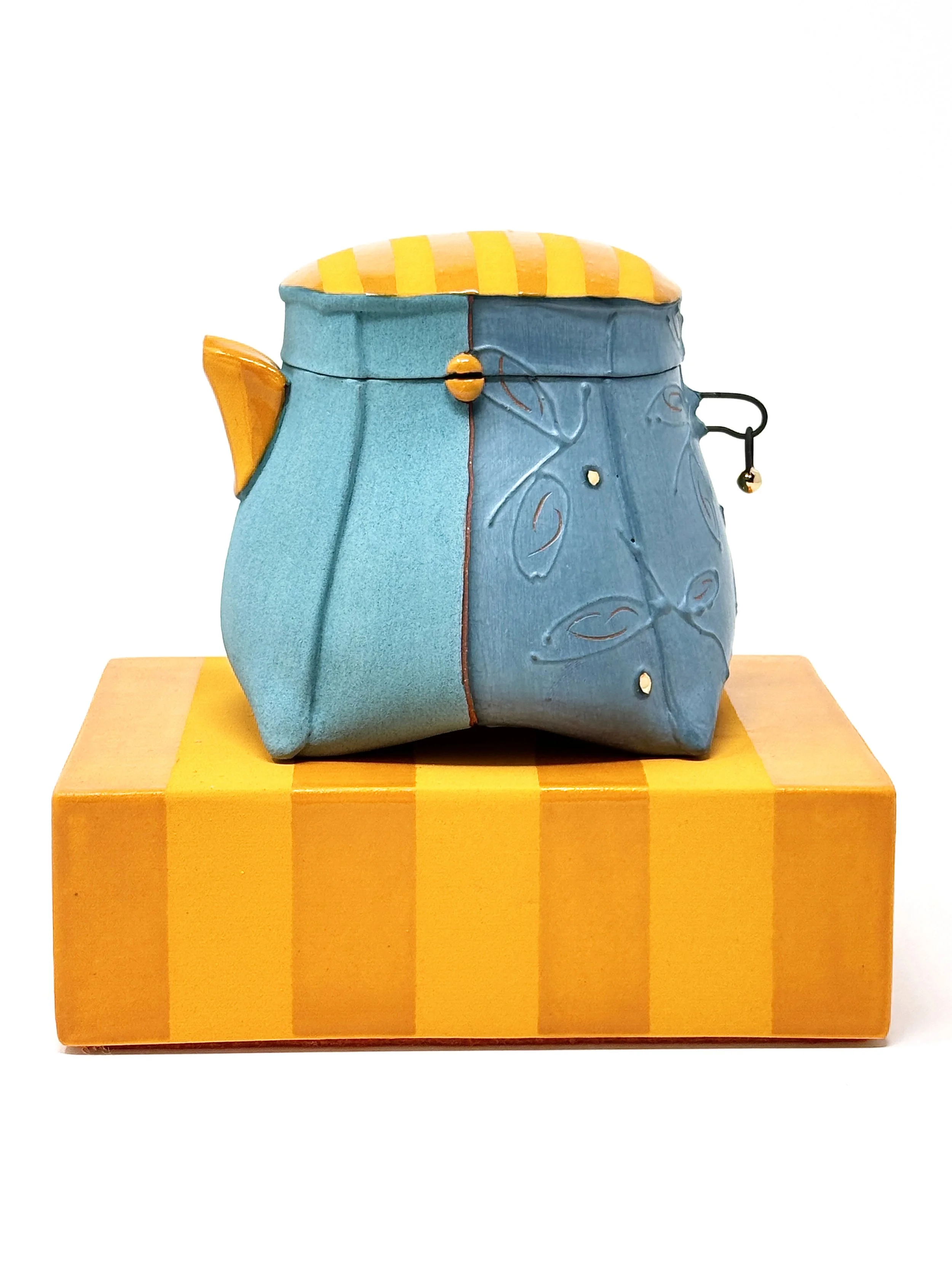 Summerfield.Creamer with Jewel on Brick.03.jpg