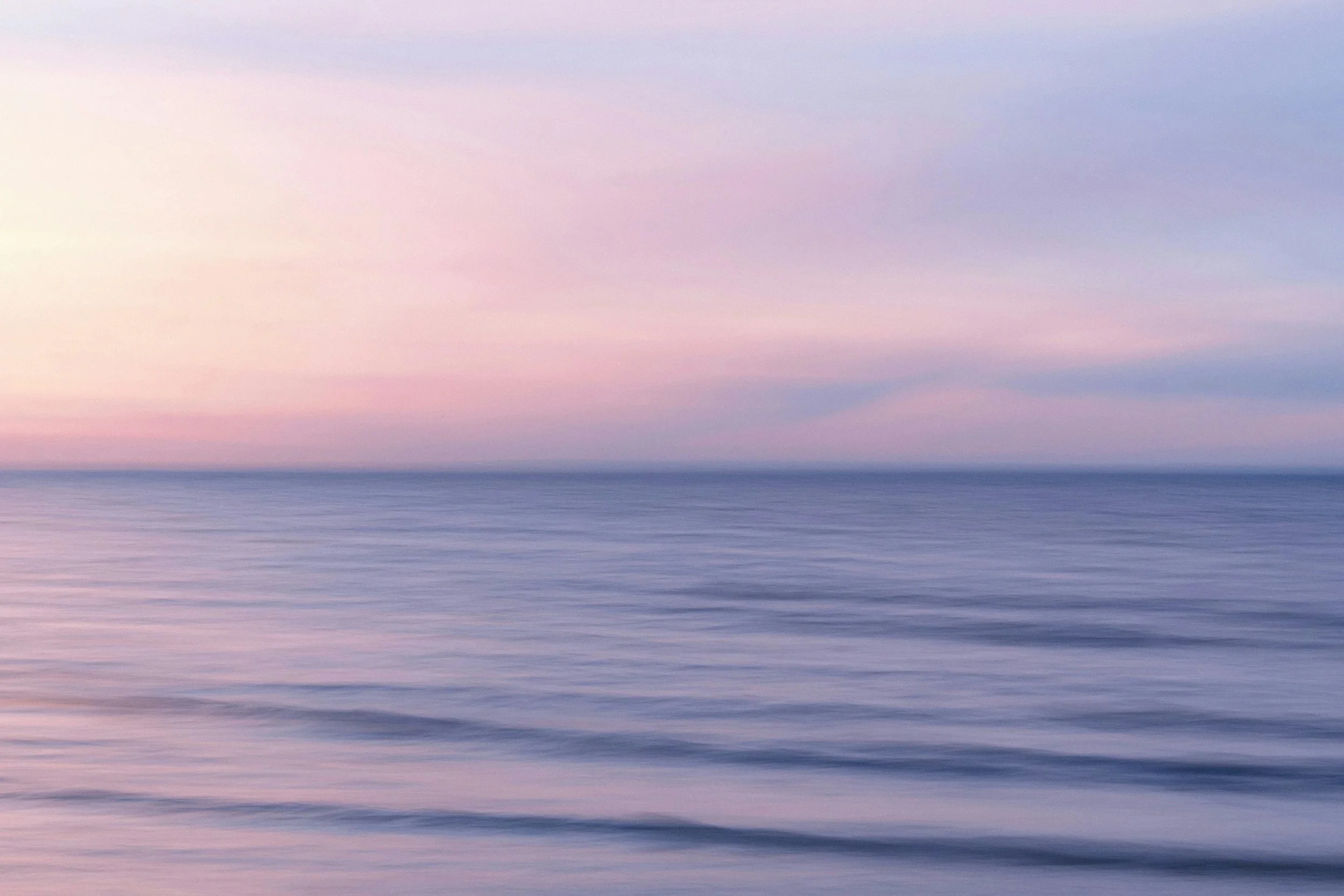 Still ocean at sunset, evoking hypnotherapy for anxiety near Kona, HI.