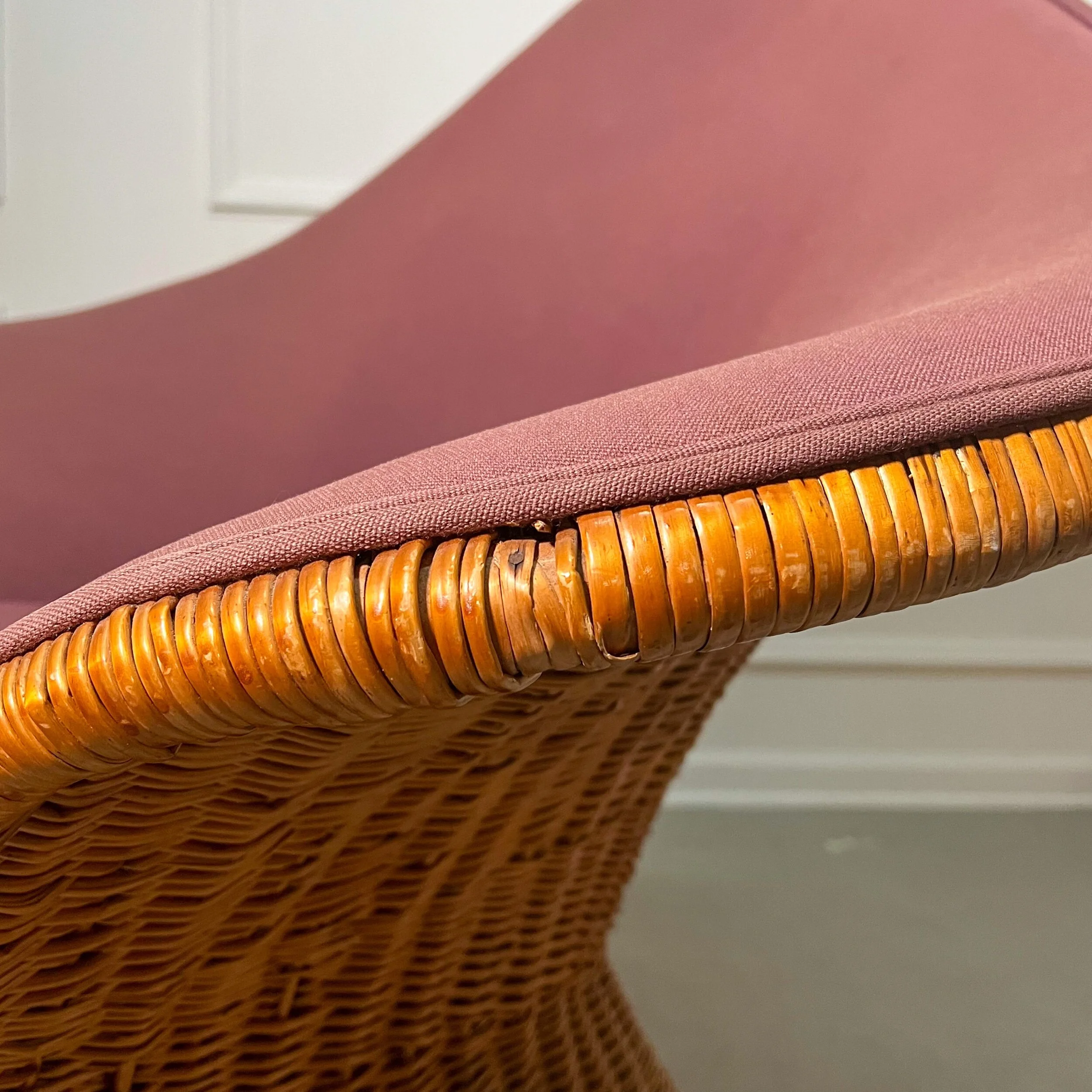 85B7BE91-41A8-44EE-BC3E-90BBAA845E4C