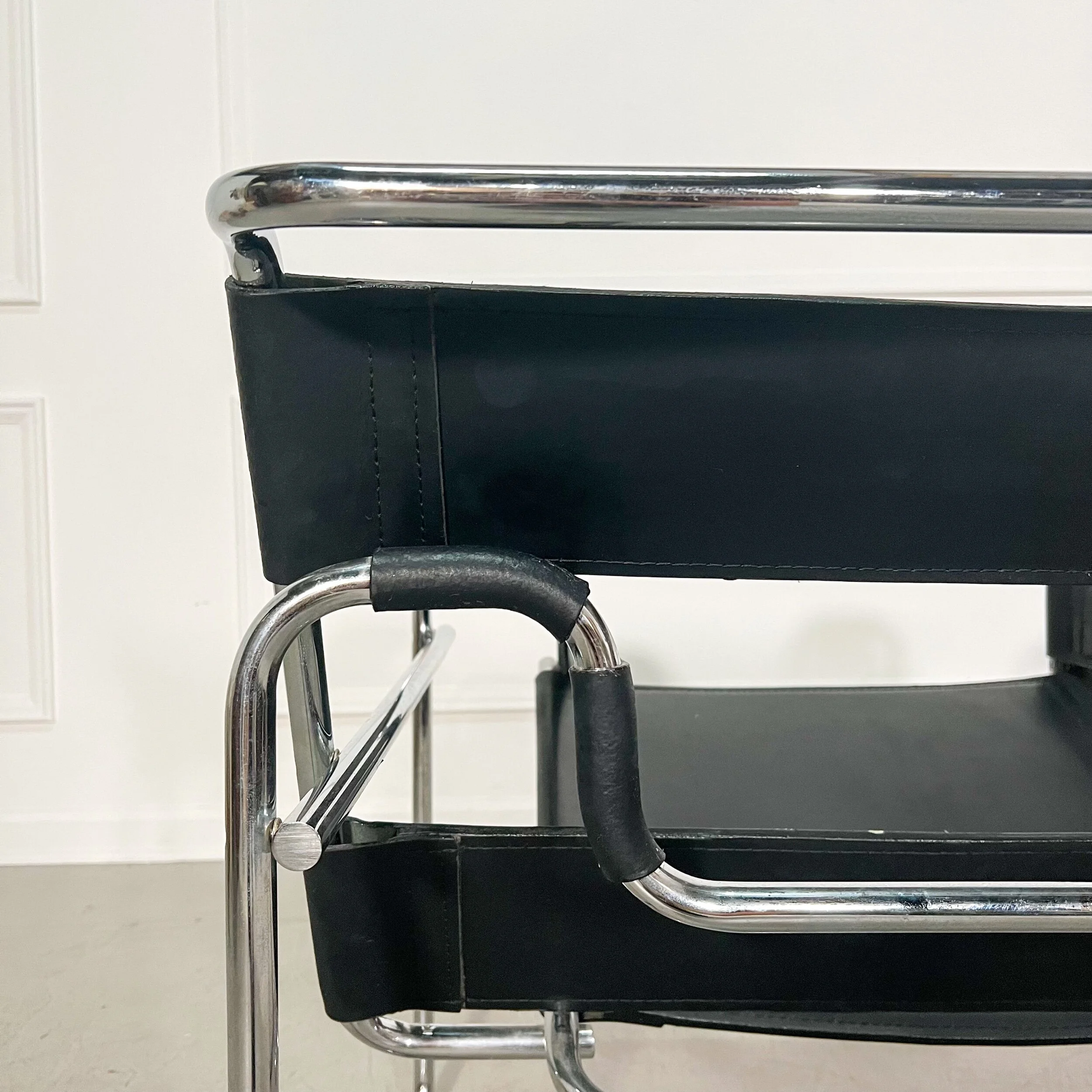 DFDF8666-9737-48DD-884C-180FA370DAA8