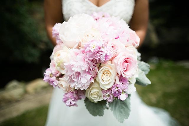 These peonies are on trend and I hope it always stays that way. Anyone else obsessed with gorgeous peonie-filled boquets?! #aboutlove #aboutlovestudio #weddingday #bride #weddingideas #boquet #instawedding #theknot #weddingphotographer #weddinginspir