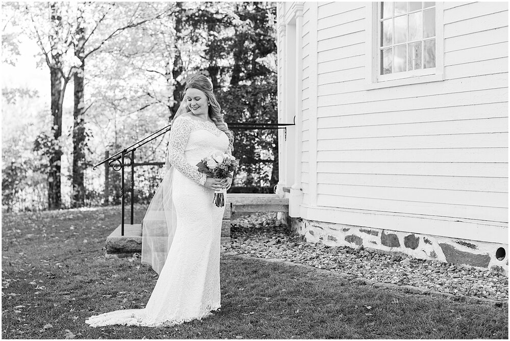 Round-Church-Mansfield-Barn-Vermont-Wedding-58.jpg