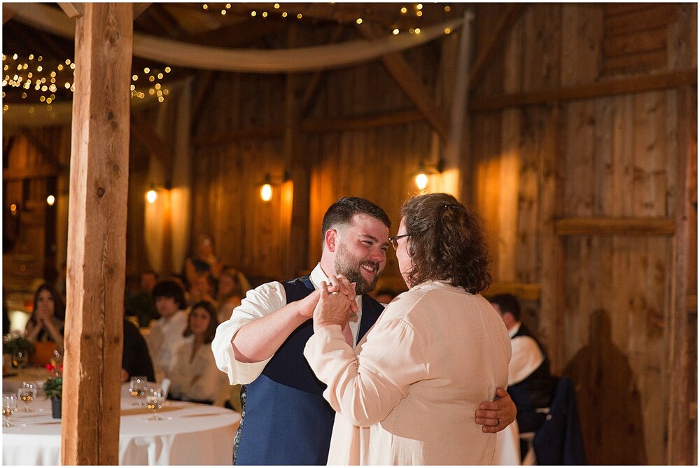 Round-Church-Mansfield-Barn-Vermont-Wedding-111.jpg