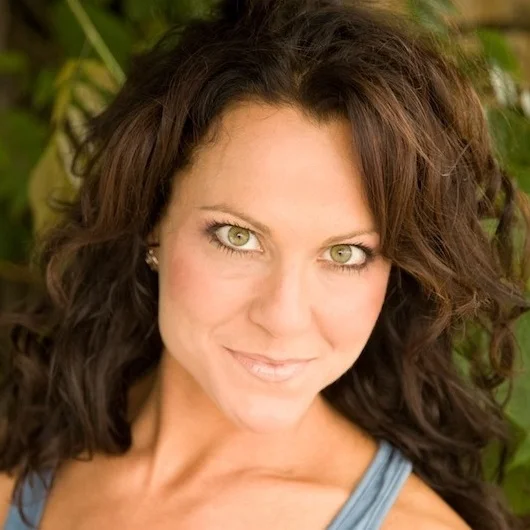 Alex Little Ep. #19 Alex candidly shares her journey in The Young Americans, the evolution of her teaching, starting her own Contemp company " Escape Artists " and the daily challenges of her eating disorder.