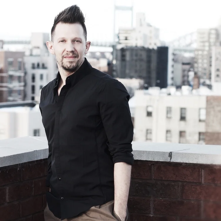Calen Kurka Ep. #30 Originally from Canada - Calen made his way to NYC (without a Visa!), built a dance company :pushing progress, created training programs built around Mindfulness. We talk goals and authenticity .