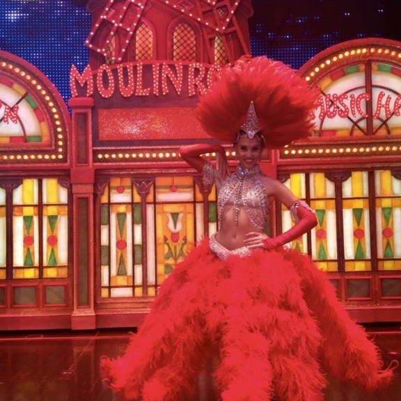 Cara Lee Ep. #31 From using a " stage name ", to cruise ships , to working in the internationally renowned Moulin Rouge - Cara still has high hopes (and high kicks!) in her future.