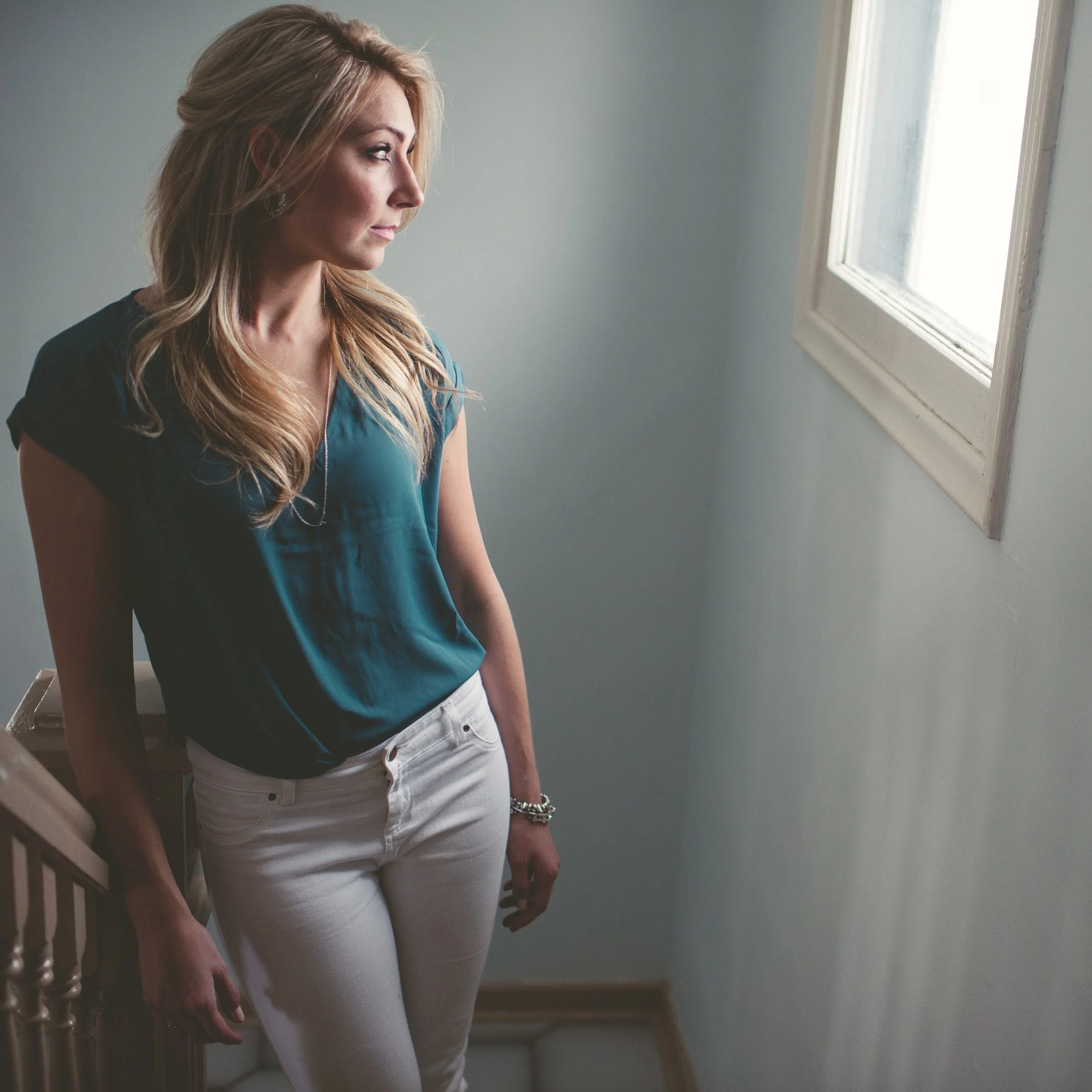 Lauren Ritchie Ep. #36 The stories we tell about ourselves can launch you forward , or pull you back. So, what's your story? Lauren offers self-reflection moments to get you closer to your truest, boldest, most awesome self .