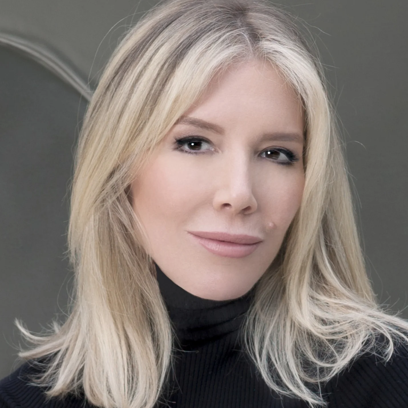 Marjorie Goodson Ep. #111 Once trained at NYC ballet , mid-life Marjorie came back to dance. At 55 years old, she has 2 dance photography books MG AND MG.2. In the best shape of her life, MG embodies passion at any age.