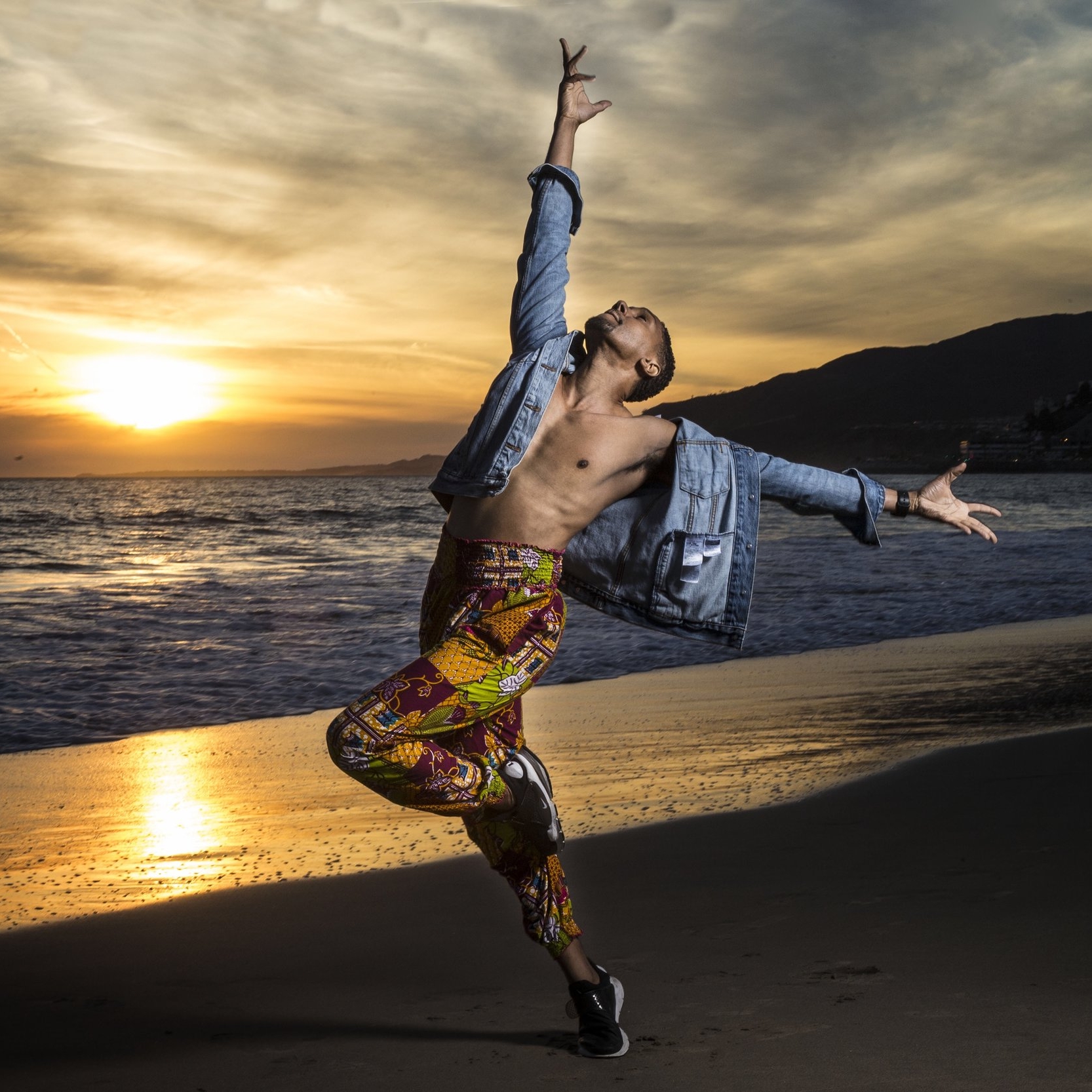 Juel D Lane Ep. #112 Anxiety . Finding your artistic voice . Stripping labels and connecting with humanity. Juel shares his story and how working with Alvin Ailey II and Atlana Ballet have enriched his artistry and teaching.