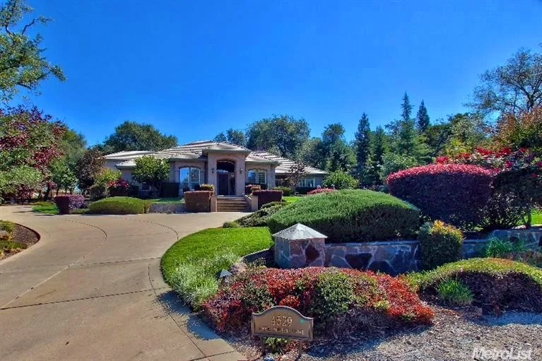 Century 21 Office listing4529 Lake Forest Dr, Loomis 956505 bed / 5 bath / 4 car garage4719 sqftAsking price $1,295,000