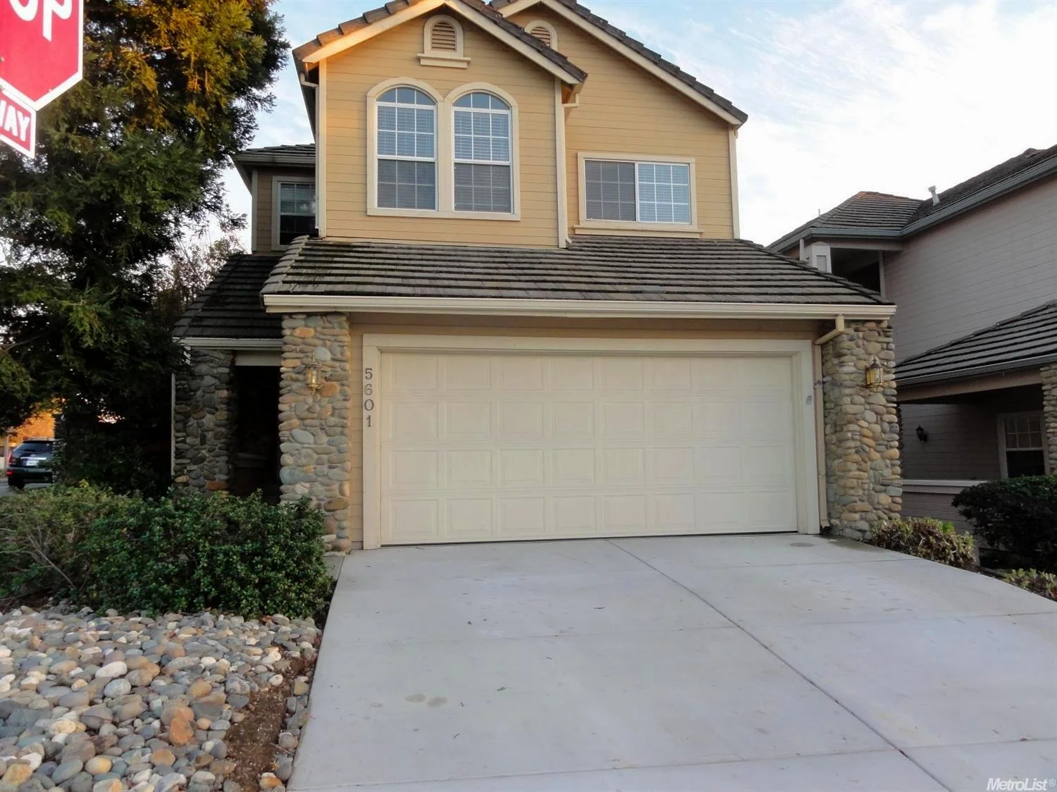 Century 21 Office listing5601 Grand View, Rocklin 957653 bed / 3 bath / 2 car garage2039 sqftAsking price $399,000