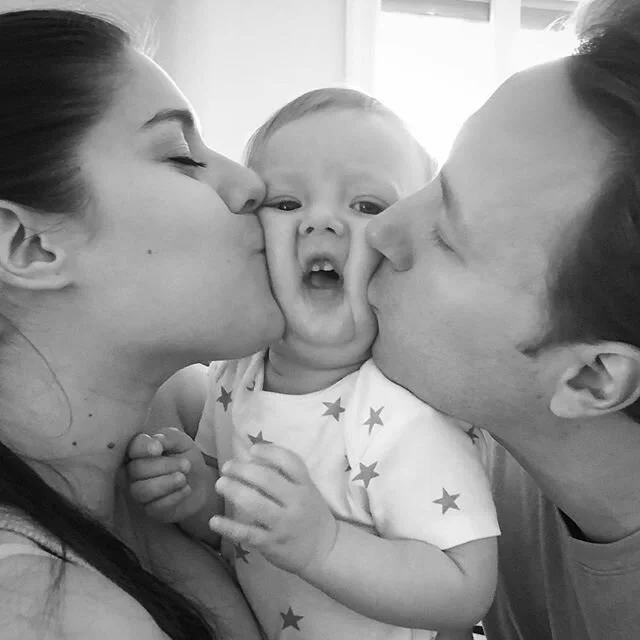 In case you need a little quarantine pick me up... you can&rsquo;t escape the sandwich kiss 😜