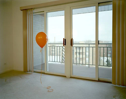 BALLOON IN A ROOM