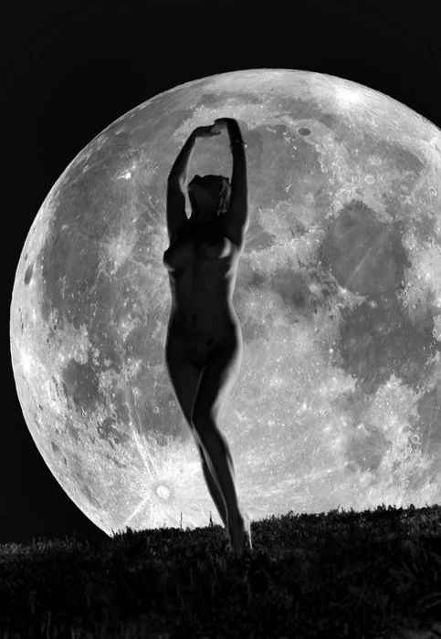 A Full Moon Meditation for Diving Deep into *Your* Creative Magic